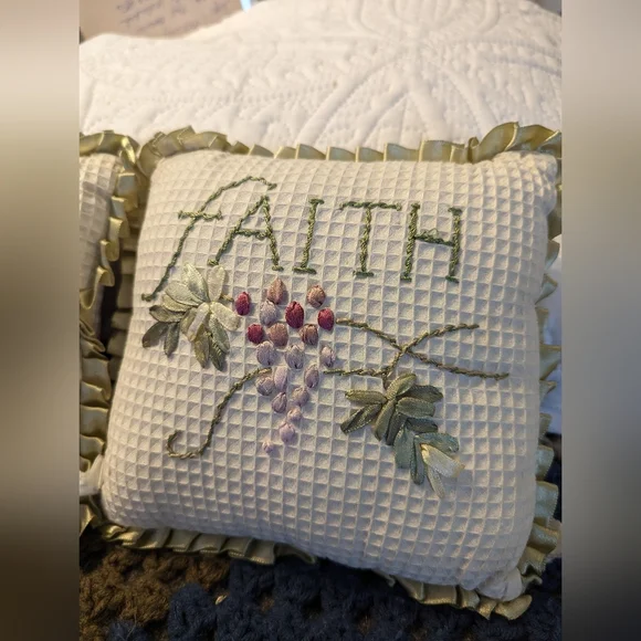 Vintage Home Interiors 4 Piece Set! - Picture 3 of 4